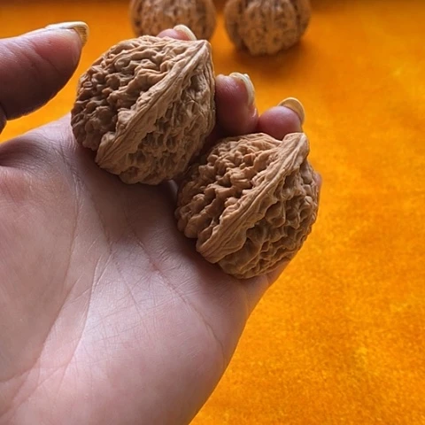 陈***华吊坠文玩核桃南疆