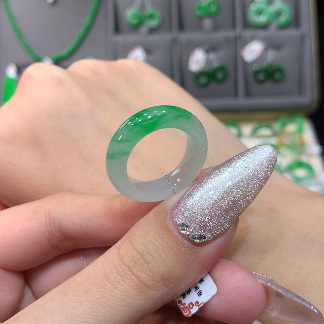 翡翠戒指未镶嵌11一抹绿