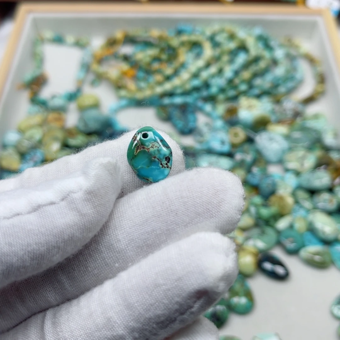 绿松石未镶嵌挂件