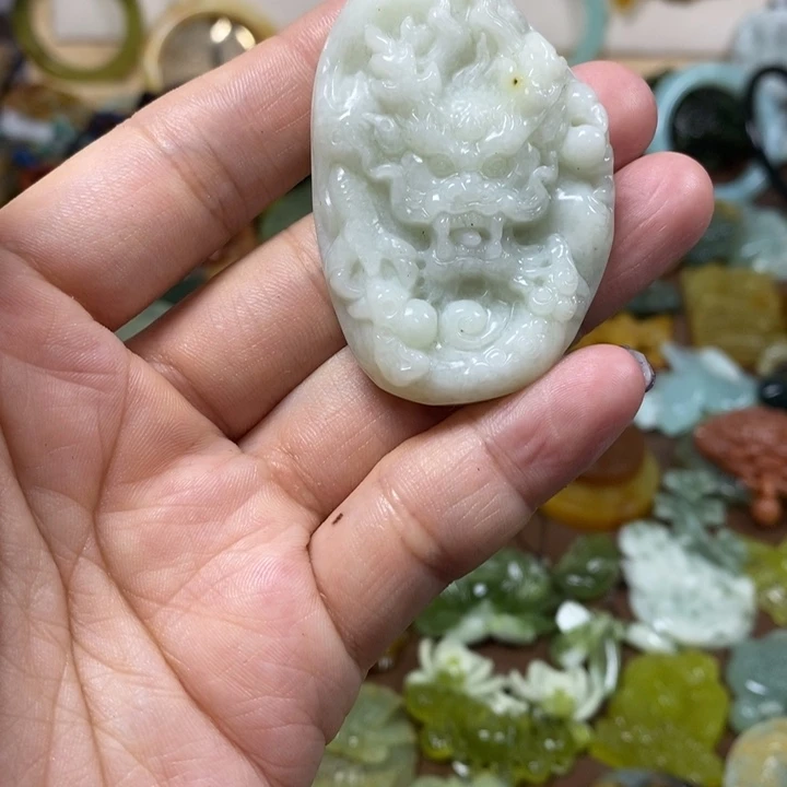 蛇纹石玉未镶嵌吊坠