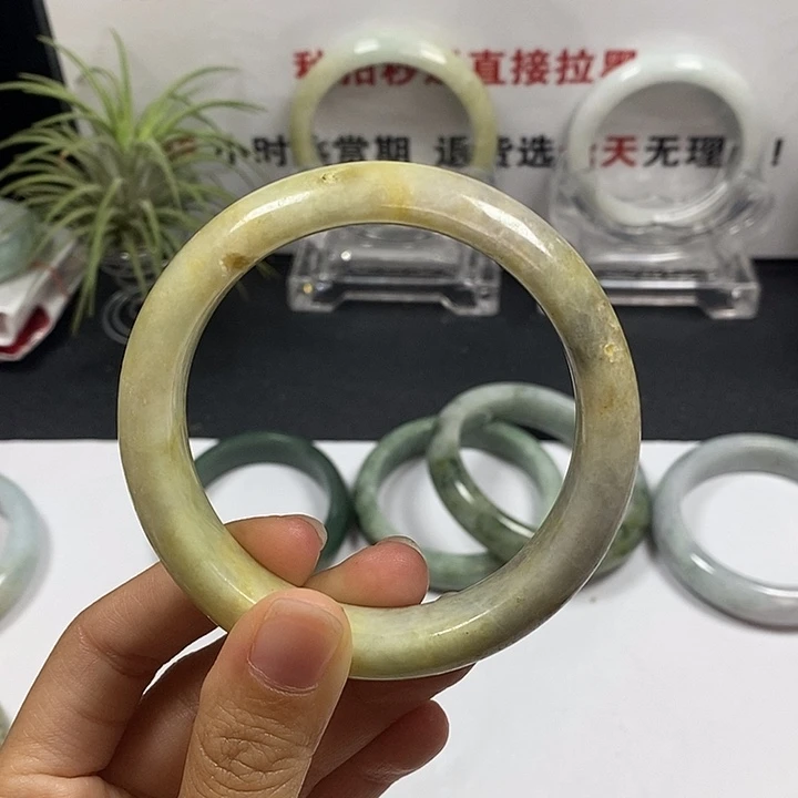未镶嵌手镯翡翠60号。 59圈