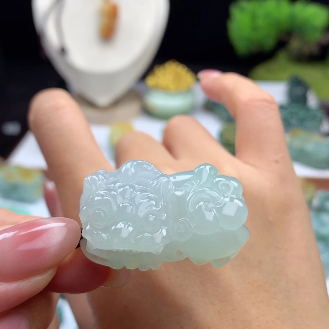 翡翠未镶嵌颈饰A36 阴阳脚霸王翡翠貔貅