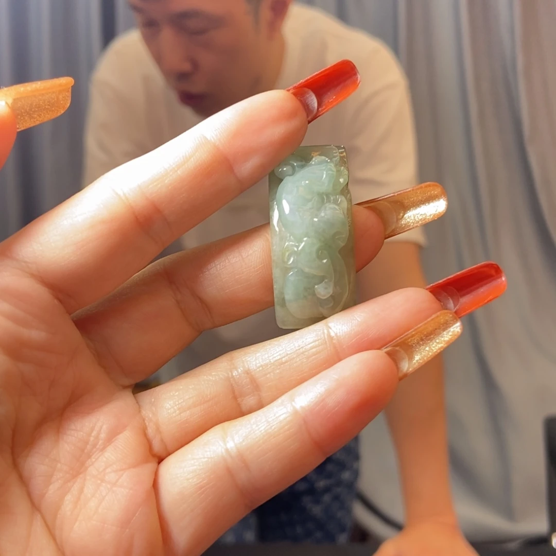 翡翠未镶嵌颈饰翡翠首饰