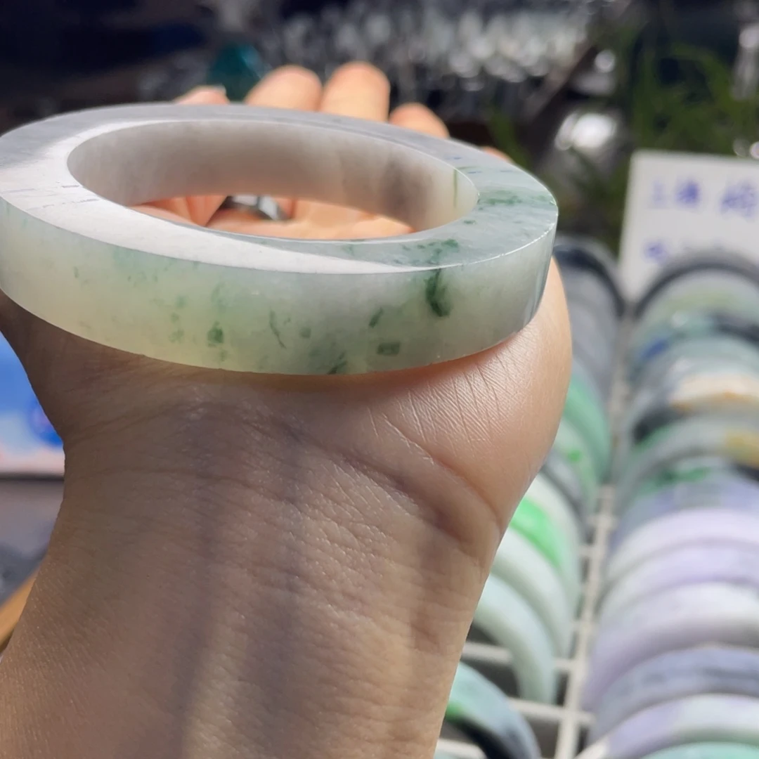 定制翡翠未镶嵌翡翠手镯