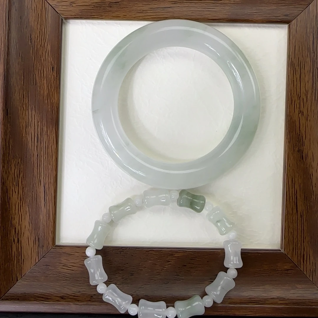 吻***.石英质玉未镶嵌手镯