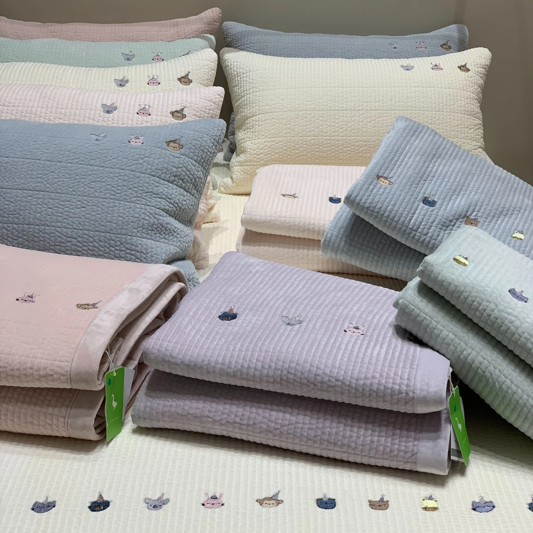 【秘境家纺】达菲系列 A面超柔绒B面再生纤维保暖夹棉床盖