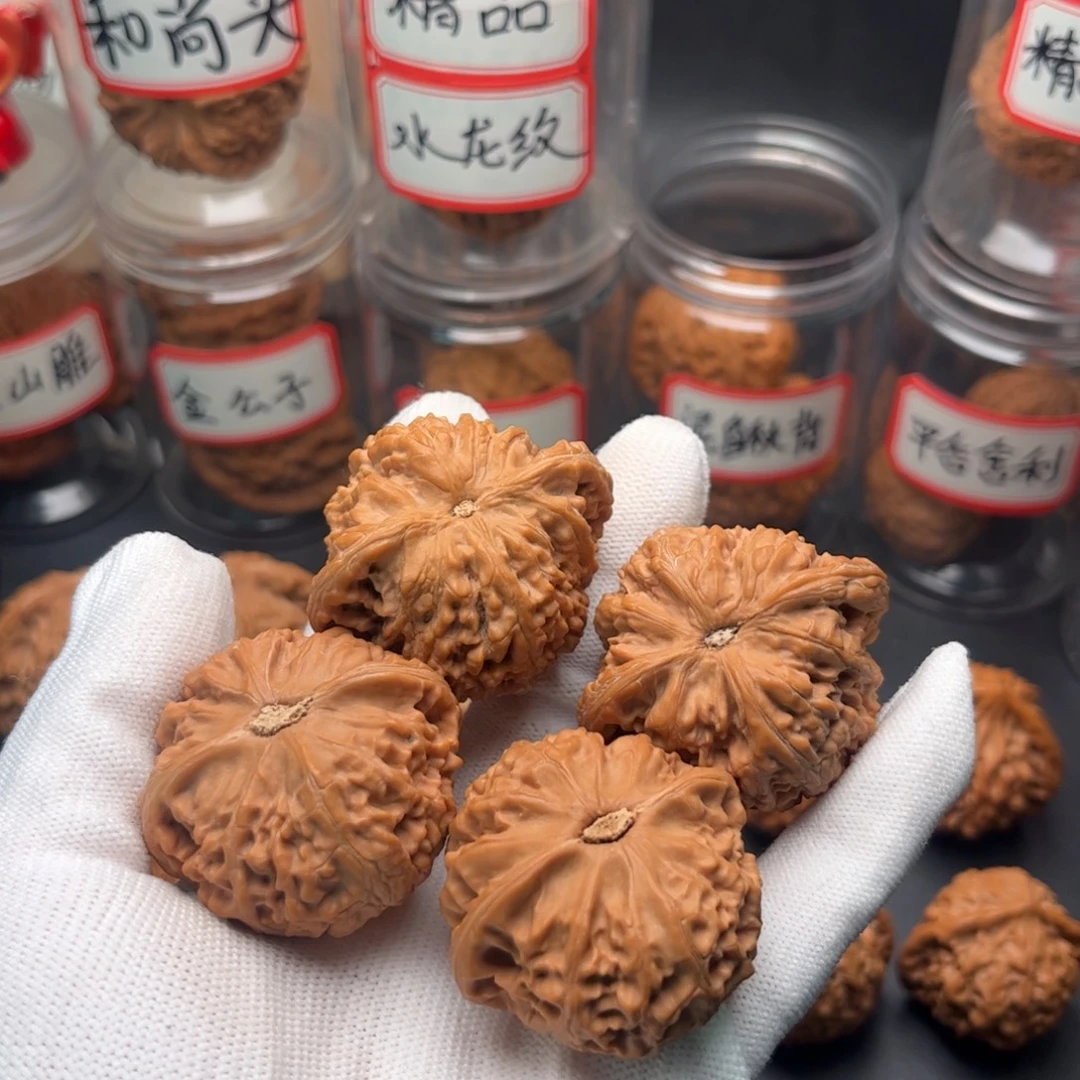 一***由文玩核桃把件41宫灯，44平谷绣球全品