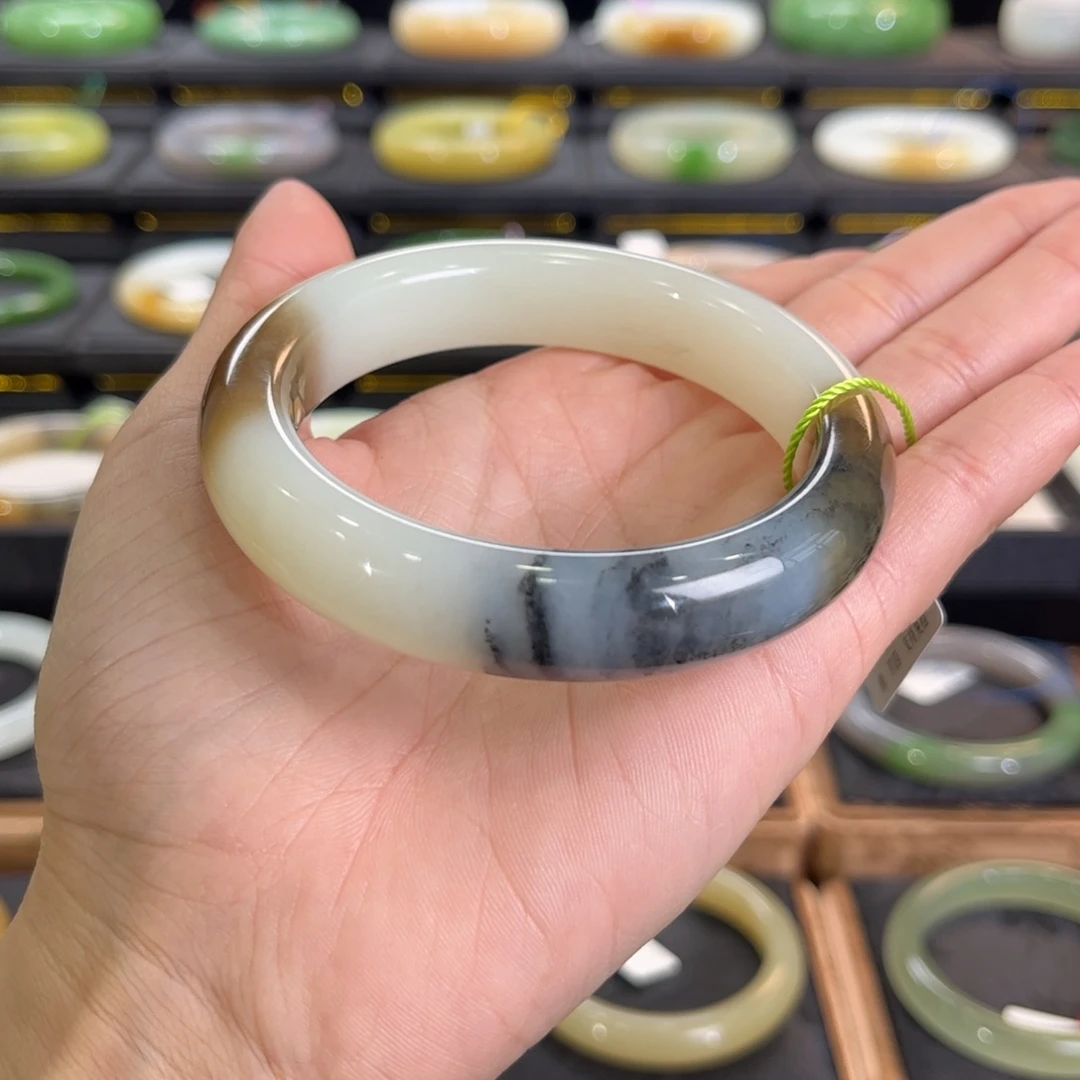 和田玉未镶嵌手镯楼兰三色