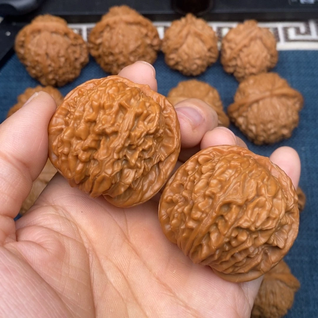 文玩核桃把件41.8红皮全品毕业楼