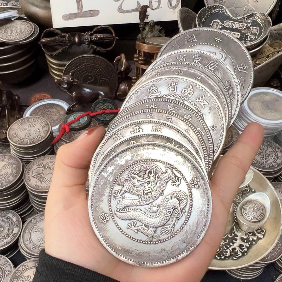 金属银元复古风格摆件