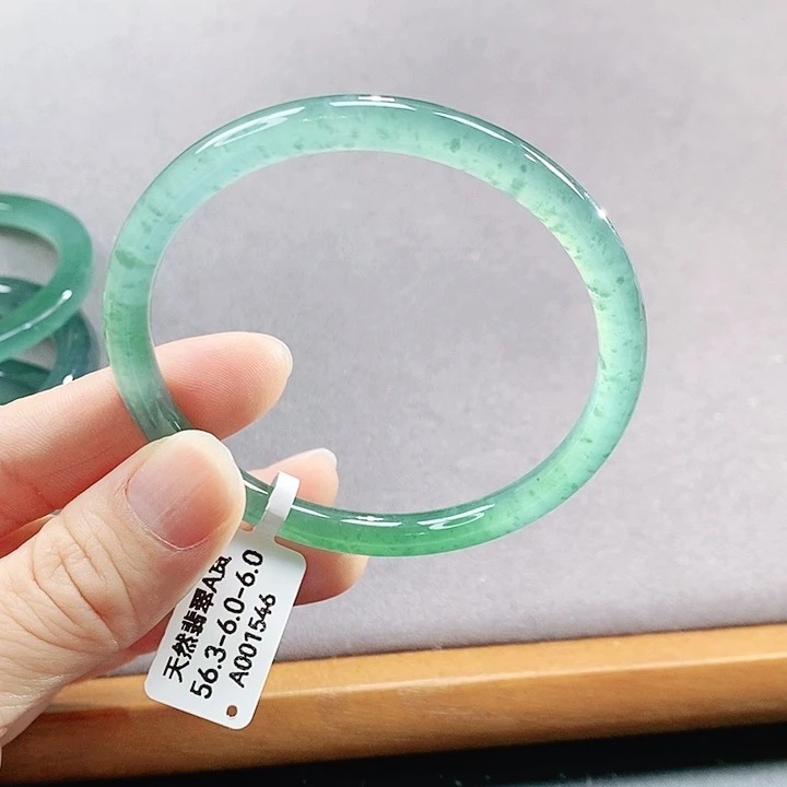 【闪购商品】未镶嵌手镯（圆镯）翡翠