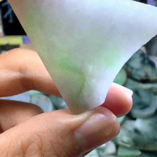 翡翠未镶嵌颈饰24523