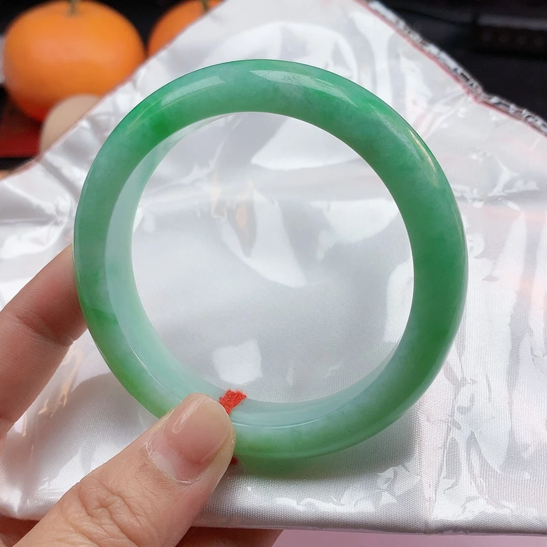 翡翠手镯未镶嵌不**心57圈2373