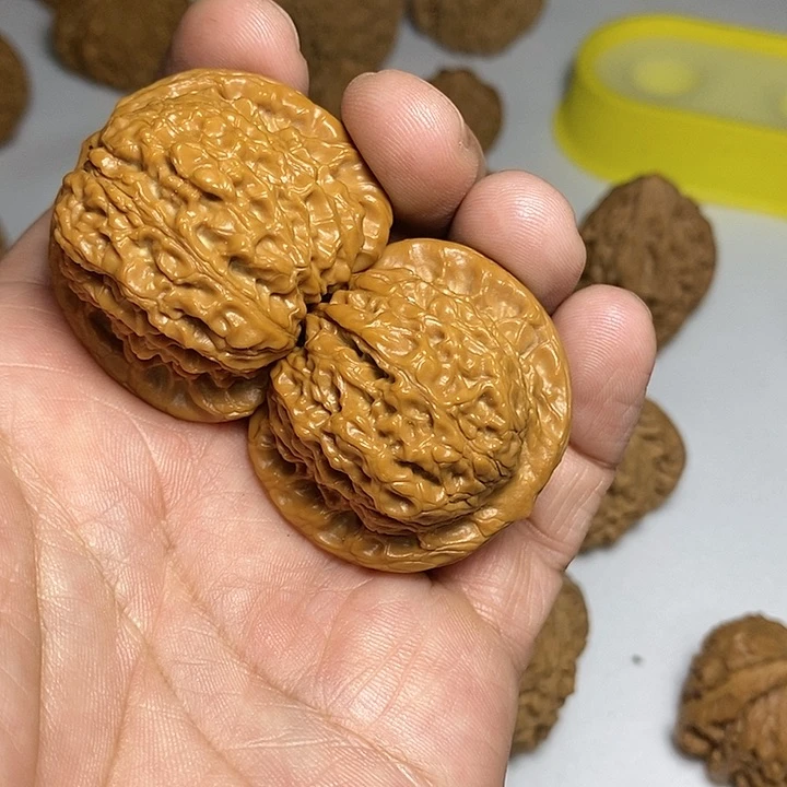 文玩核桃把件抖****141.5尺，血麒麟