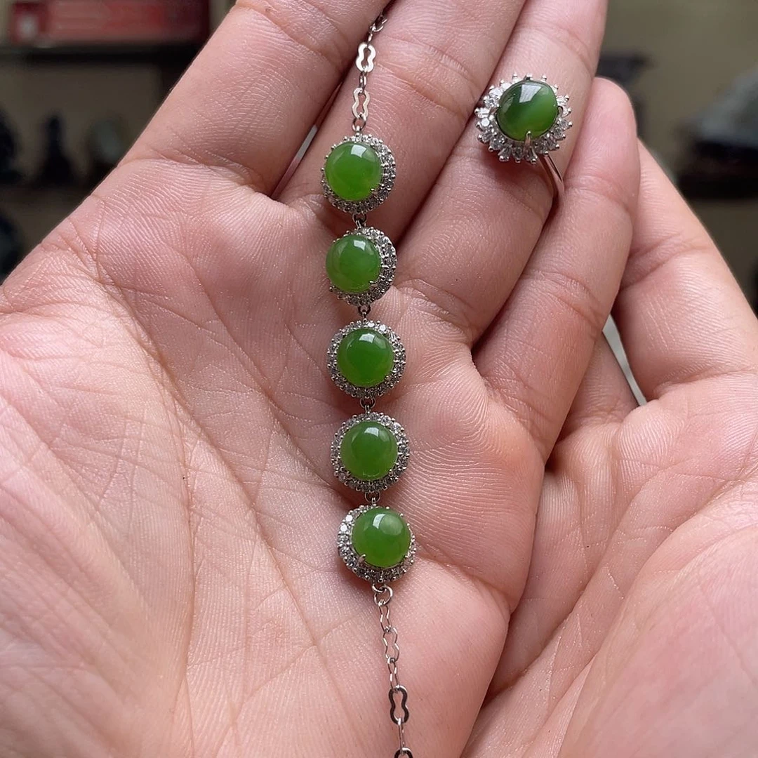 未镶嵌和田玉摆件