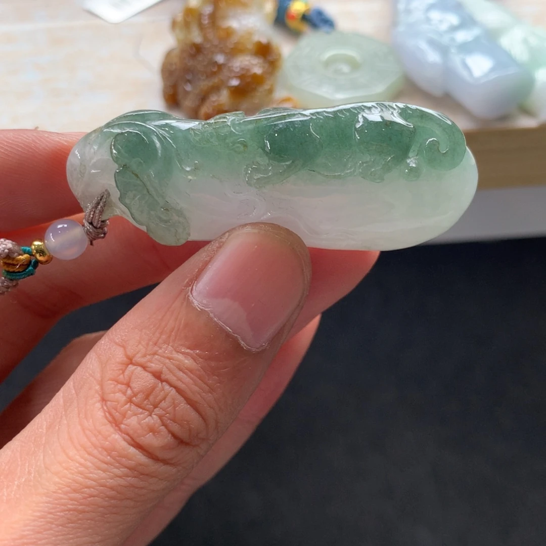 翡翠未镶嵌颈饰吊坠