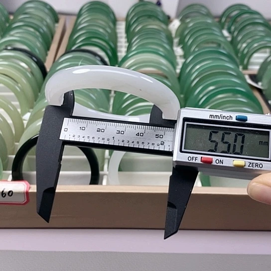 东陵石未镶嵌手镯