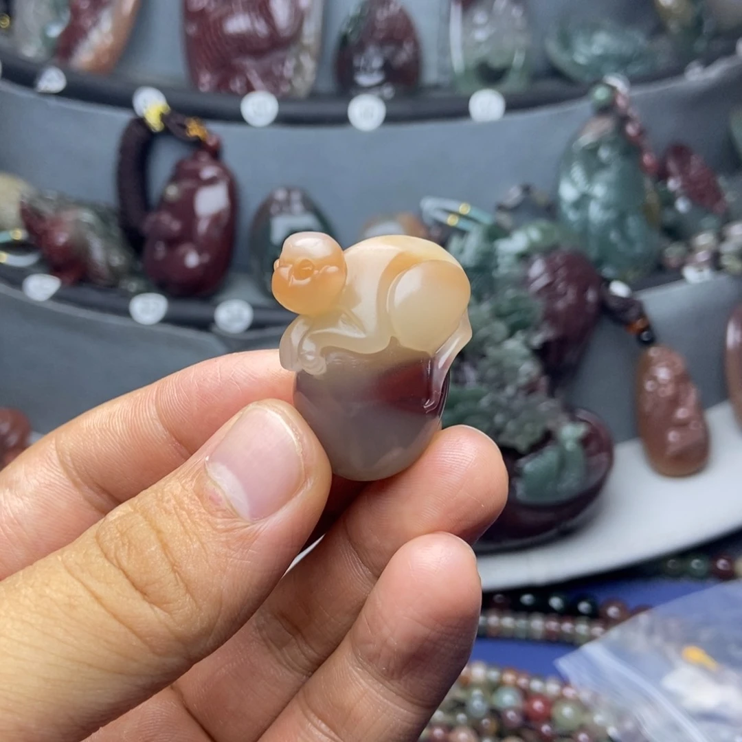 潇***悦玛瑙/玉髓颈饰未镶嵌