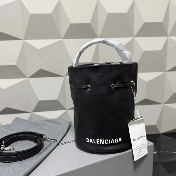 未使用/巴黎世家/包包/250908LL0004