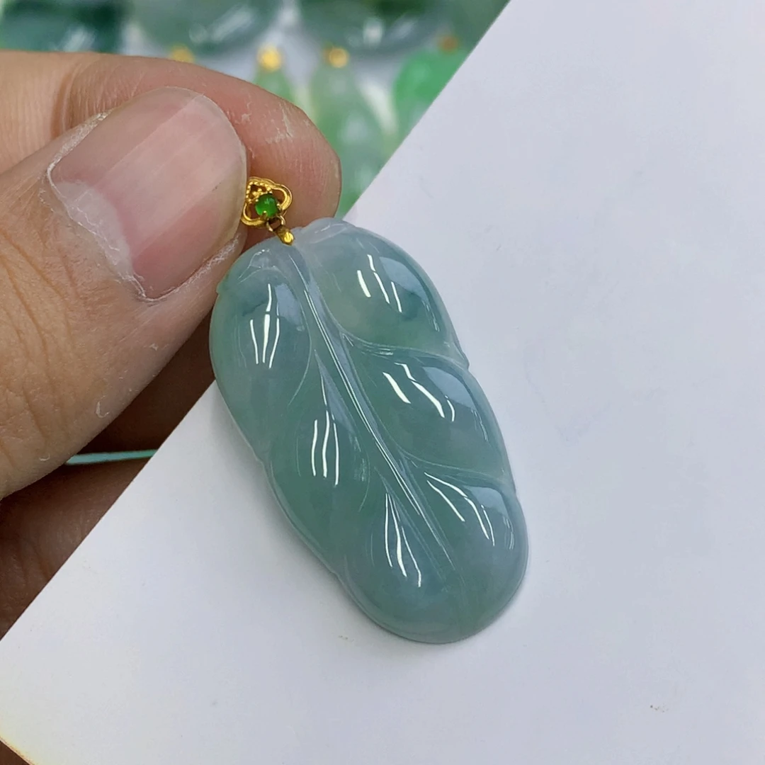 翡翠18K金镶嵌颈饰翡翠