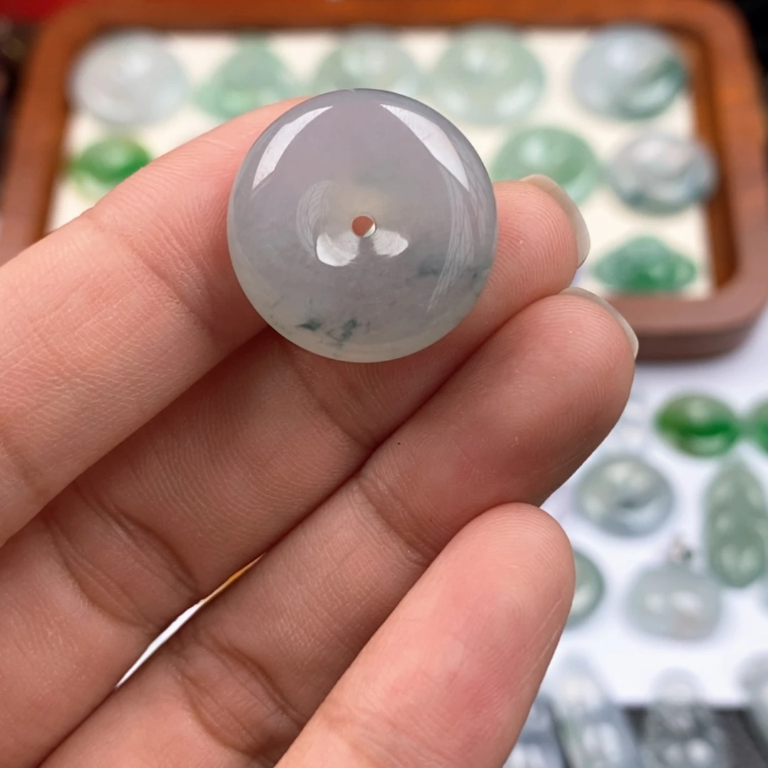 【闪购商品】翡翠颈饰未镶嵌胖扣