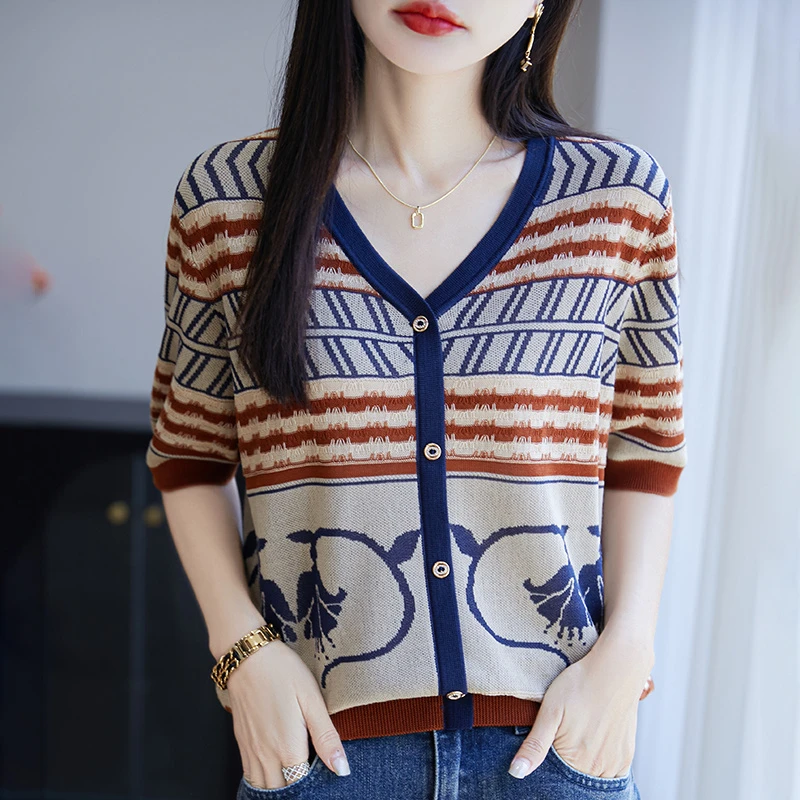 正品哥弟新款冰丝短袖t恤洋气衣服女装2025夏季V领印花针织T恤潮