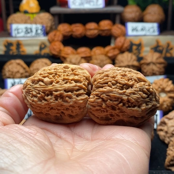 文玩核桃把件人**愁高炮南疆石