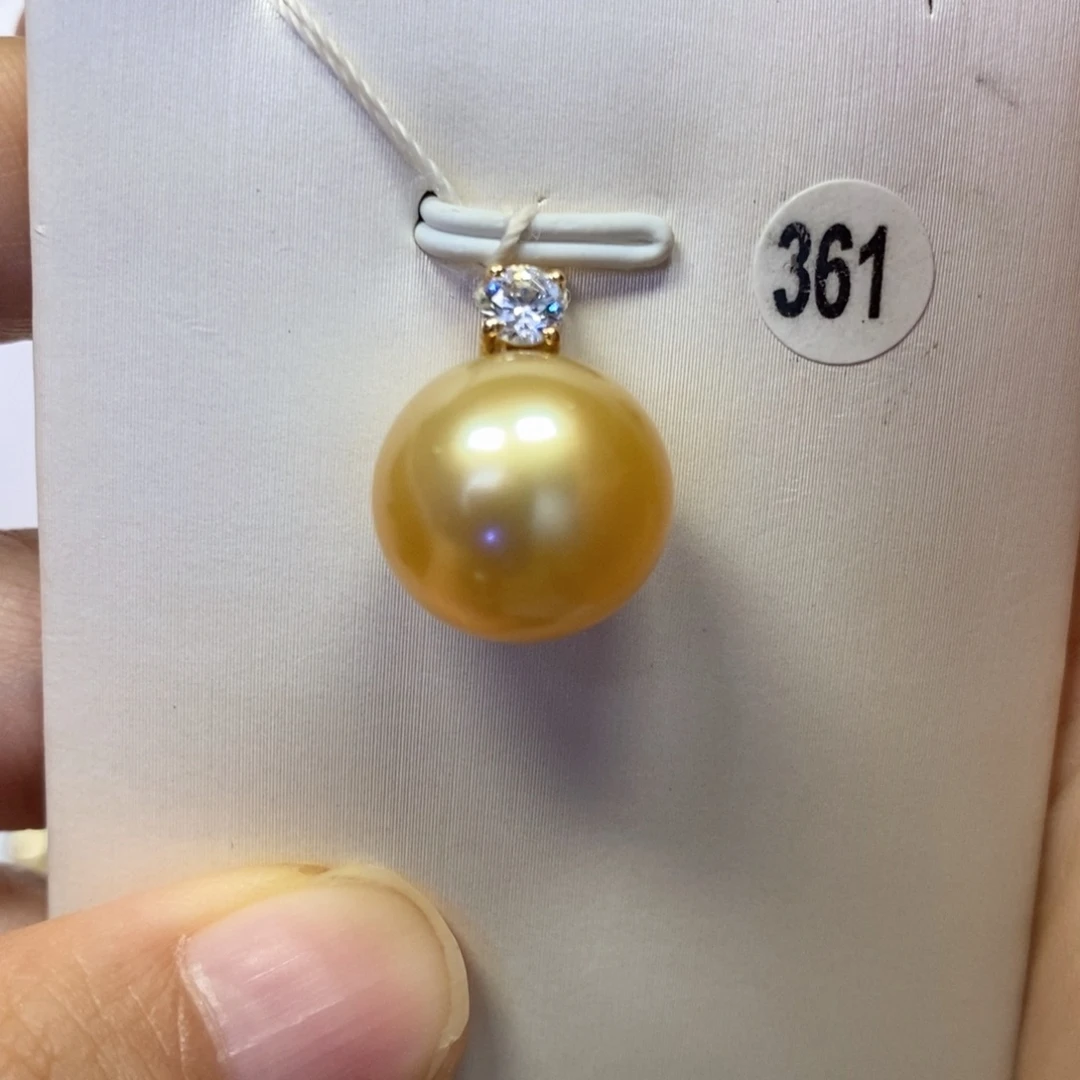 18K金镶嵌海水珍珠吊坠(不含链)浓金正圆强光13.5mm