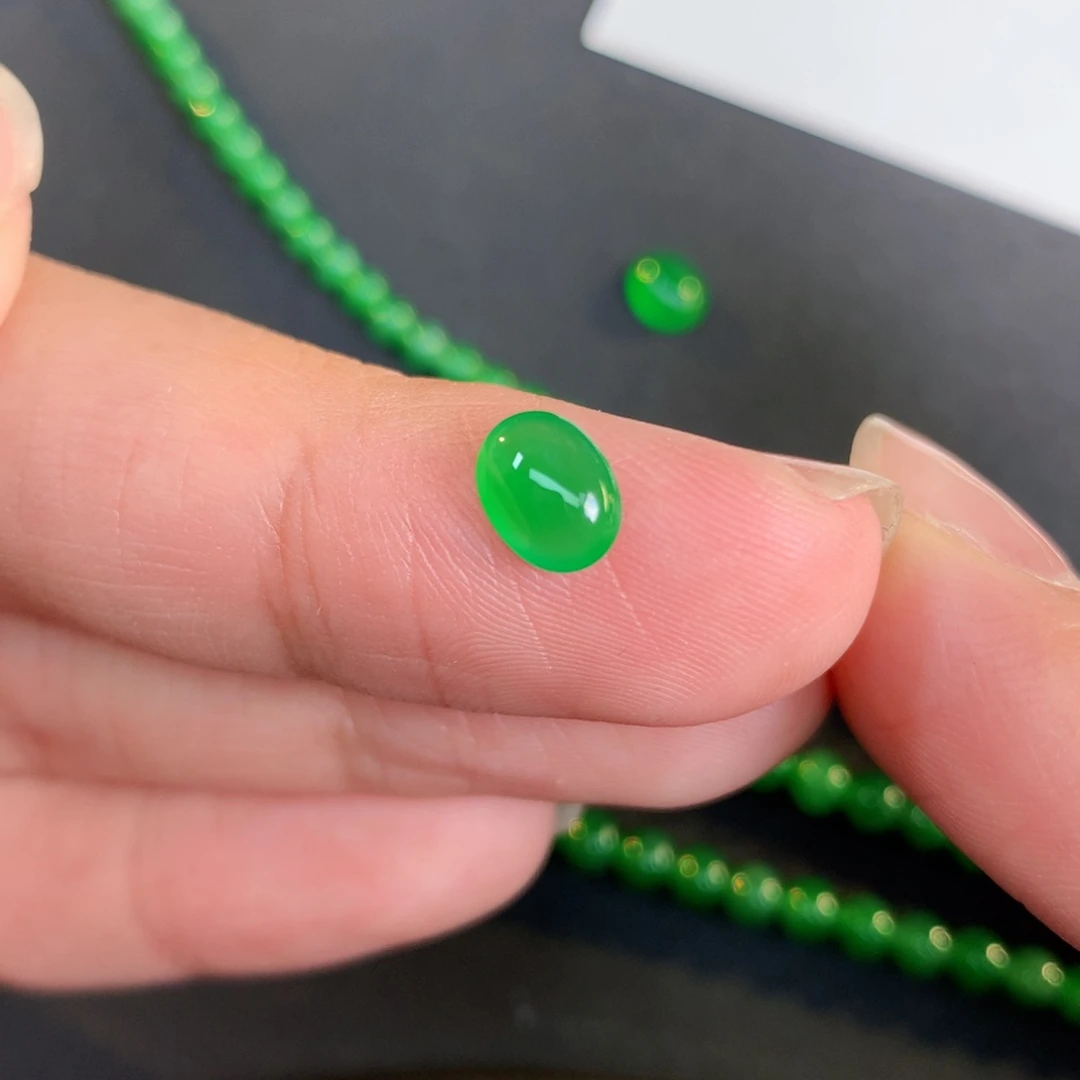 翡翠裸石6.74-5.2-2.85