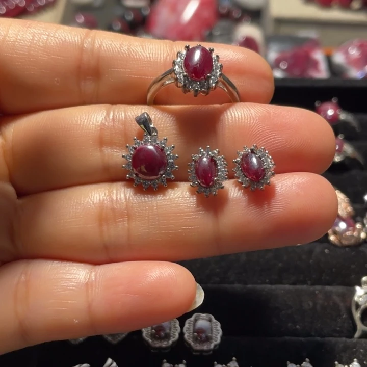 天然辰砂晶体镶嵌一套