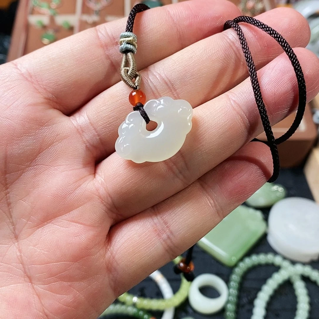 和田玉颈饰未镶嵌