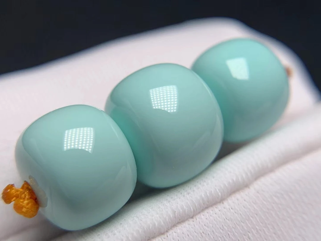 精品天然绿松石老型珠套装，瓷度好，顶珠尺寸10*7mm，腰珠9*6.8mm