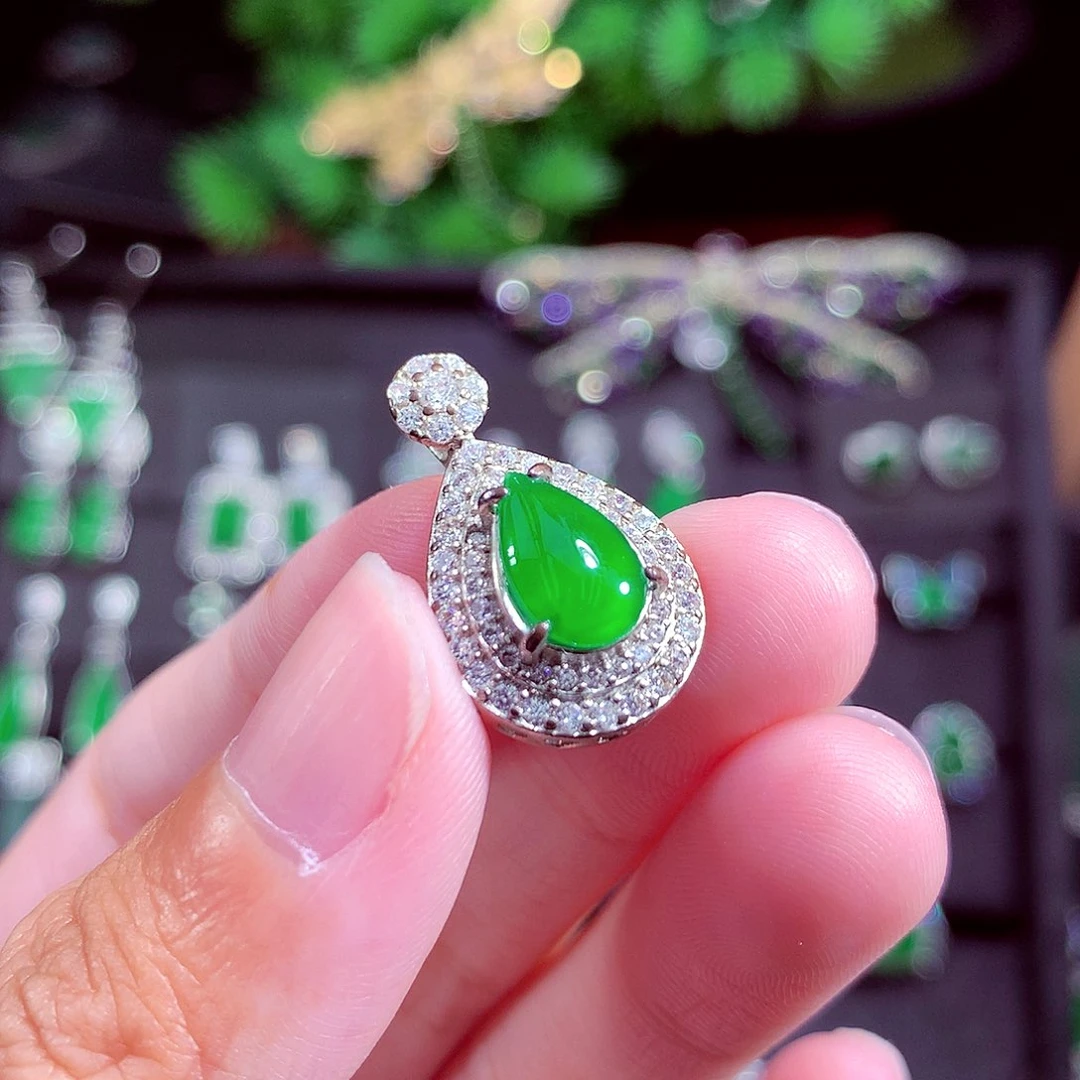 颈饰未镶嵌翡翠天然