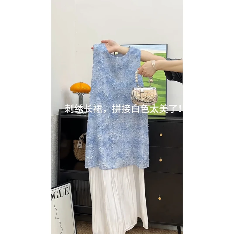韩系复古蓝白刺绣拼接无袖连衣裙女夏季新款设计感宽松显瘦A字裙