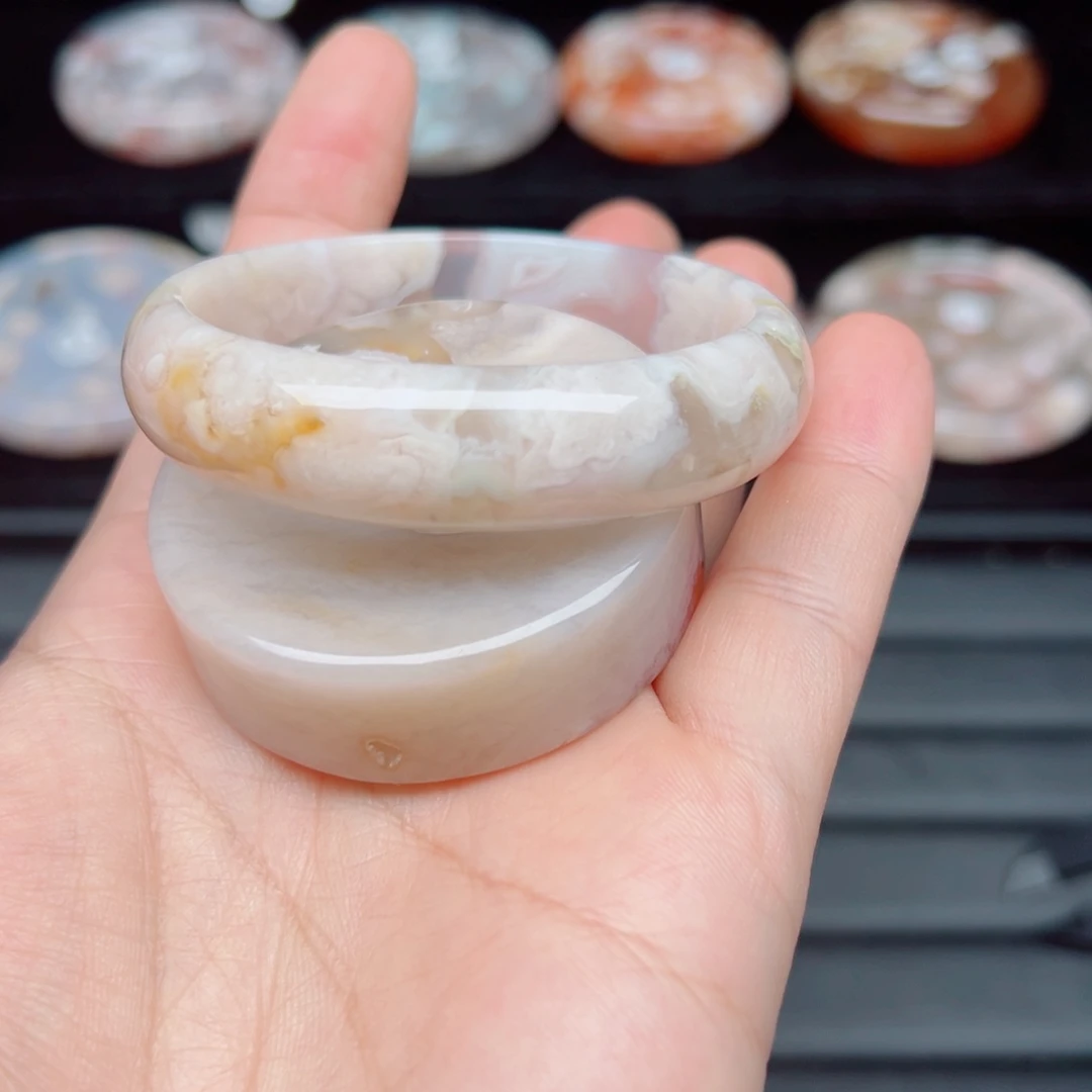玛瑙/玉髓手镯未镶嵌55