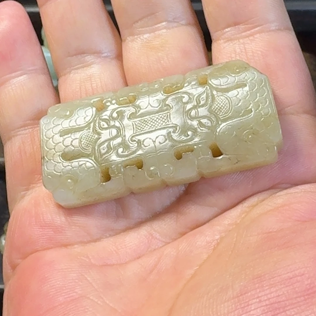 在***吕颈饰未镶嵌和田玉