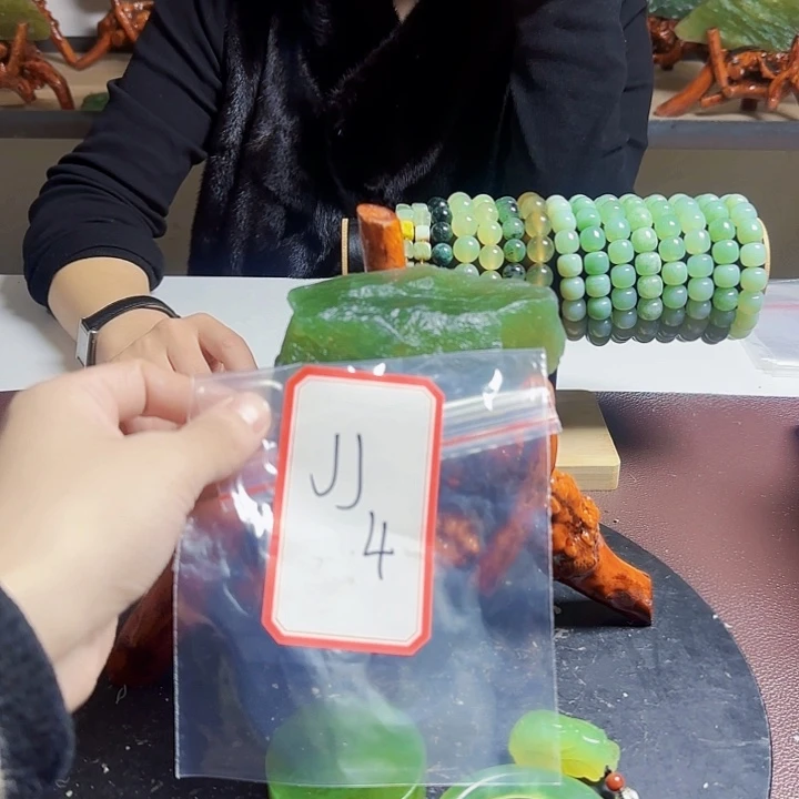 蛇纹石玉岫玉原石未镶嵌小*帅