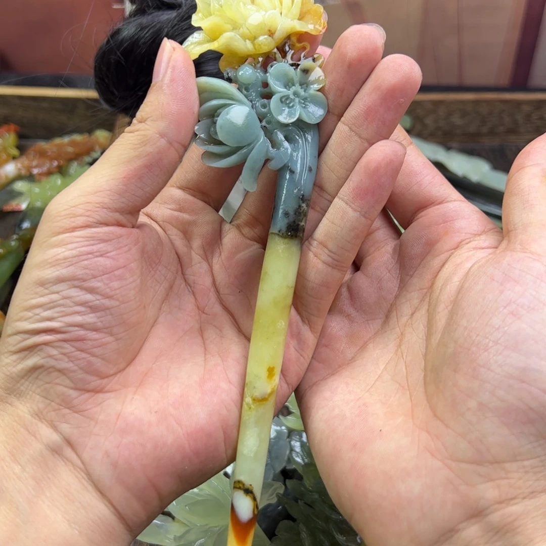 兔***生蛇纹石玉未镶嵌发簪