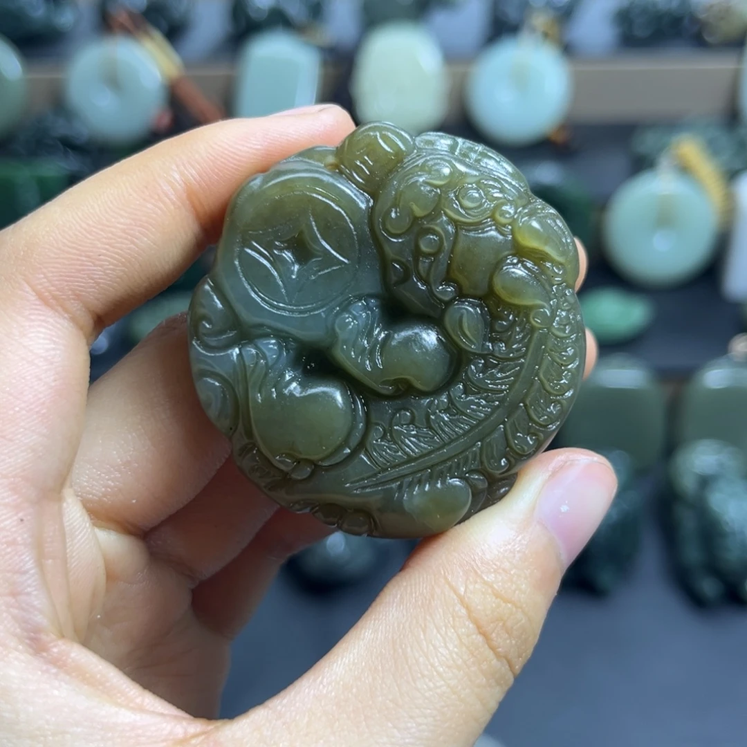 和田玉未镶嵌颈饰
