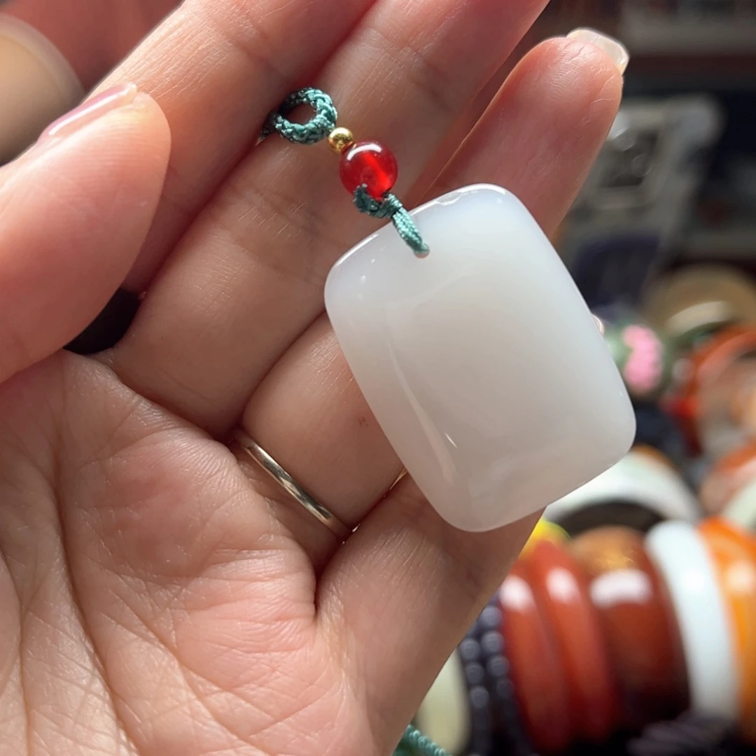 石英质玉未镶嵌颈饰