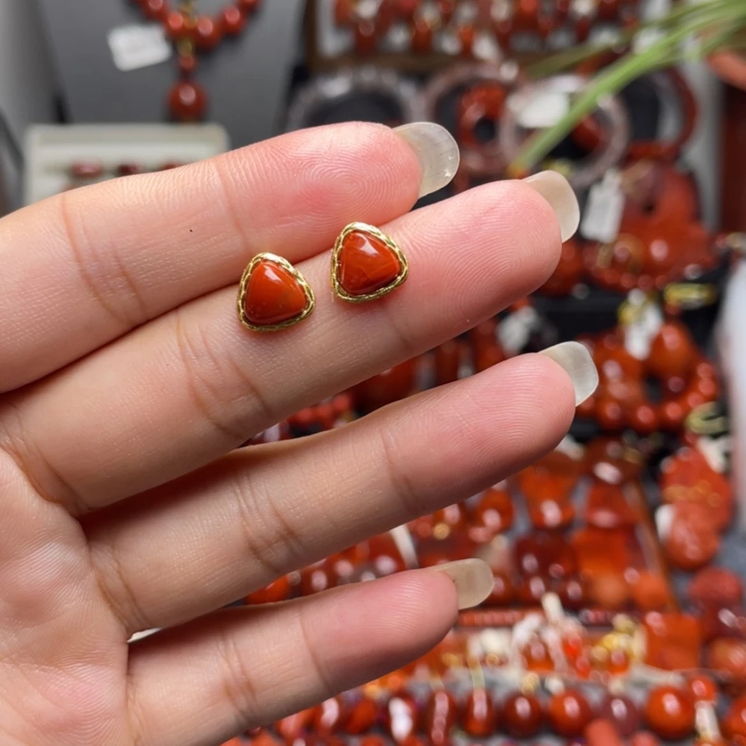 【闪购商品】南红玛瑙三角耳钉银S925镶嵌