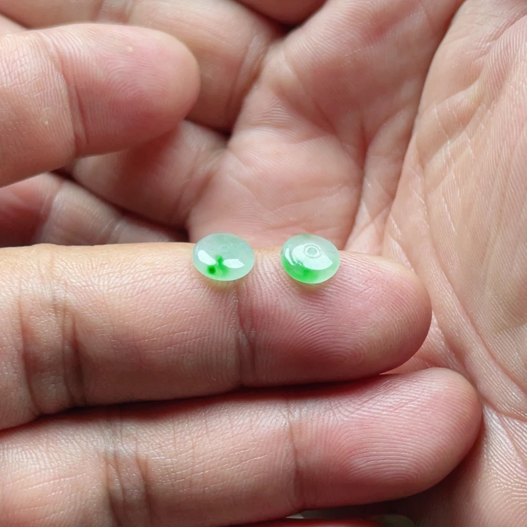 翡翠未镶嵌颈饰扶*翡翠