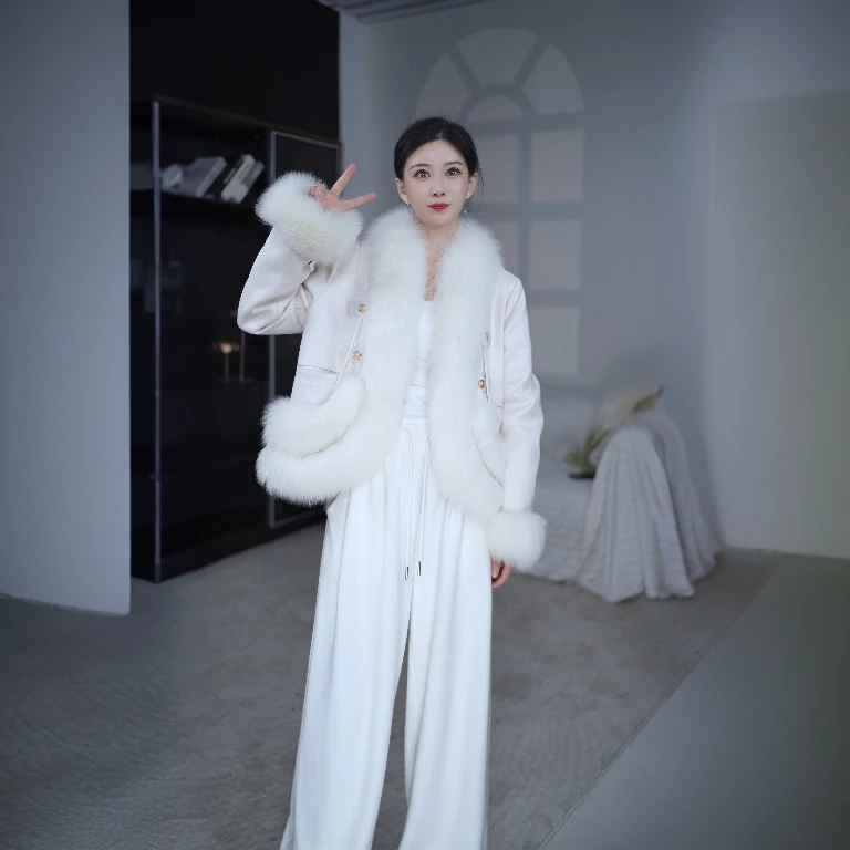 2025年新款90零白鹅绒拼接绵羊皮狐狸毛领皮毛一体女装冬季网红款