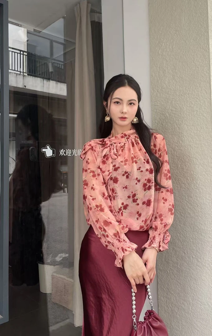 时尚木耳边碎花衬衫女气质减龄显瘦