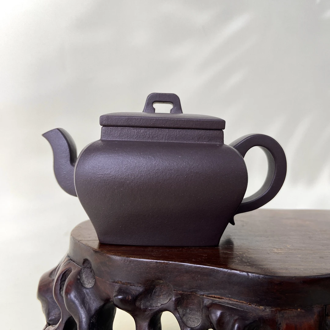 宜兴手工紫砂陶 （吴春香）240cc茶壶GS4210-6