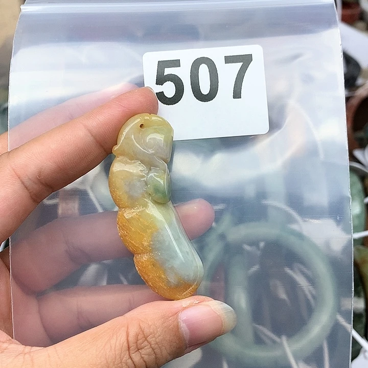 翡翠未镶嵌颈饰我****候翡翠