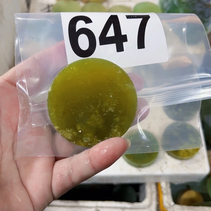 呜***人蛇纹石玉未镶嵌珠宝半成品