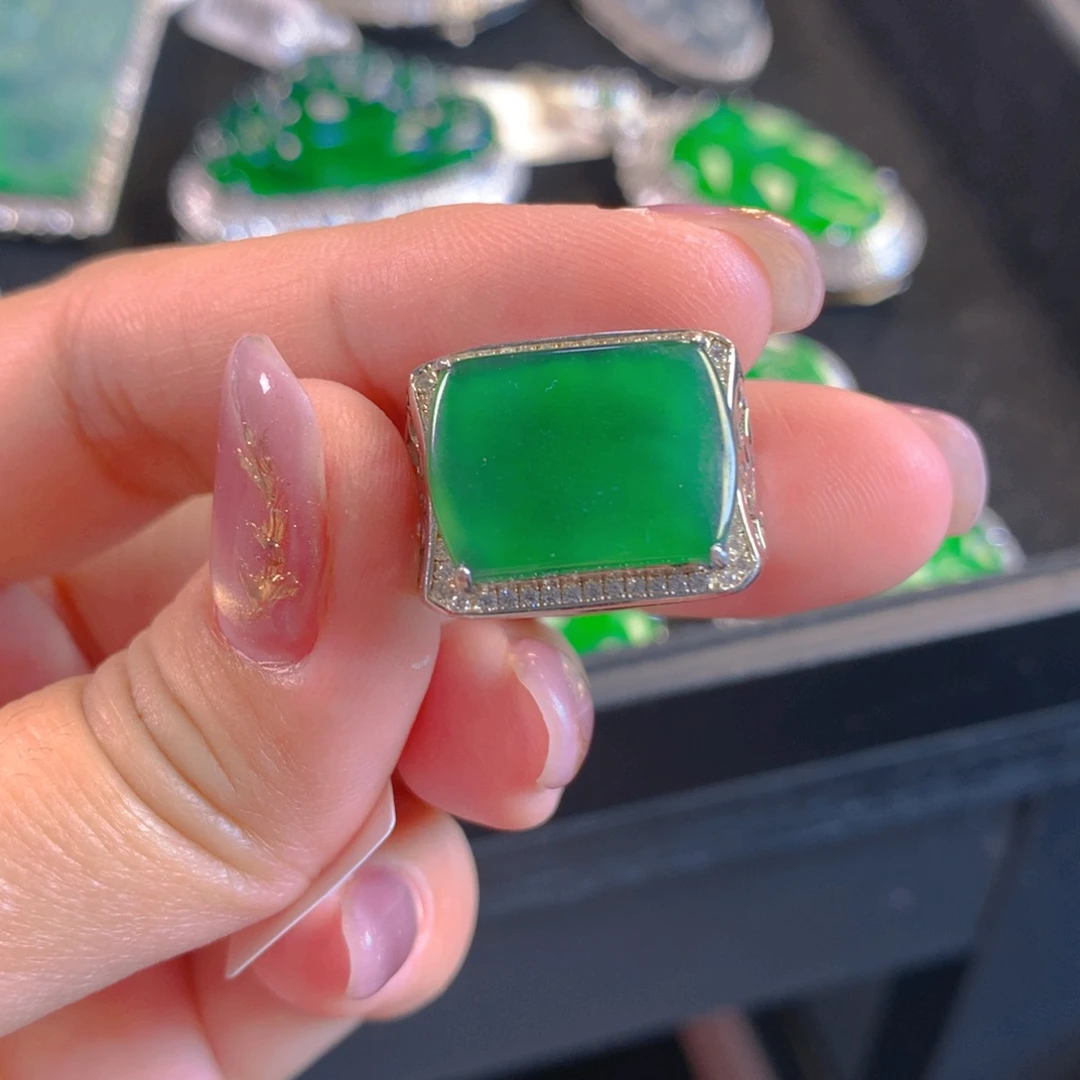 翡翠颈饰银S925镶嵌翡翠