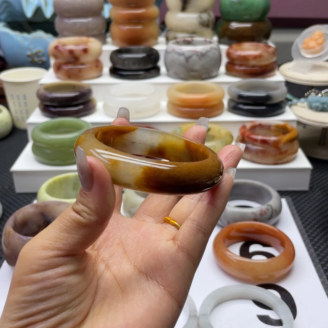 石英质玉手镯未镶嵌5**8