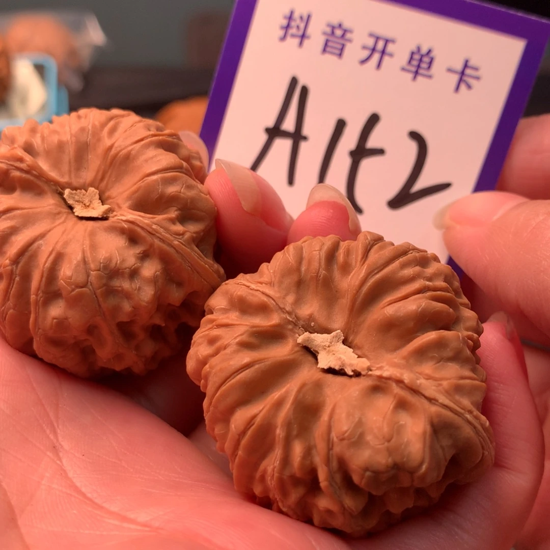 吊坠文玩核桃凹的